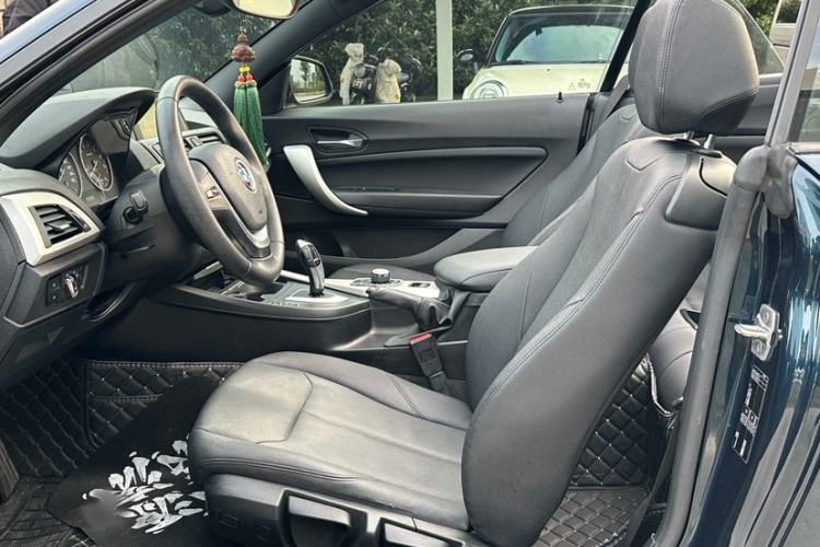 Used BMW 2 Series 2015 218i Convertible Coupe Interior 3