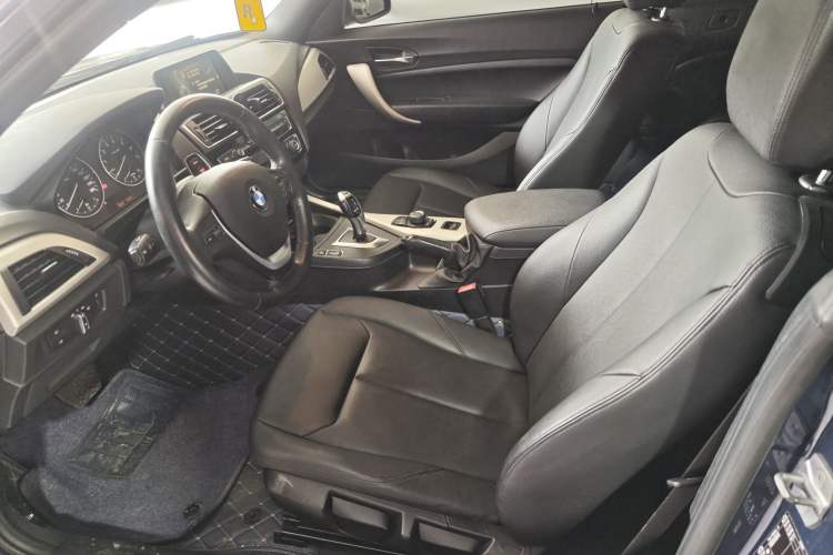 Used BMW 2 Series 2015 218i Convertible Coupe Interior 4