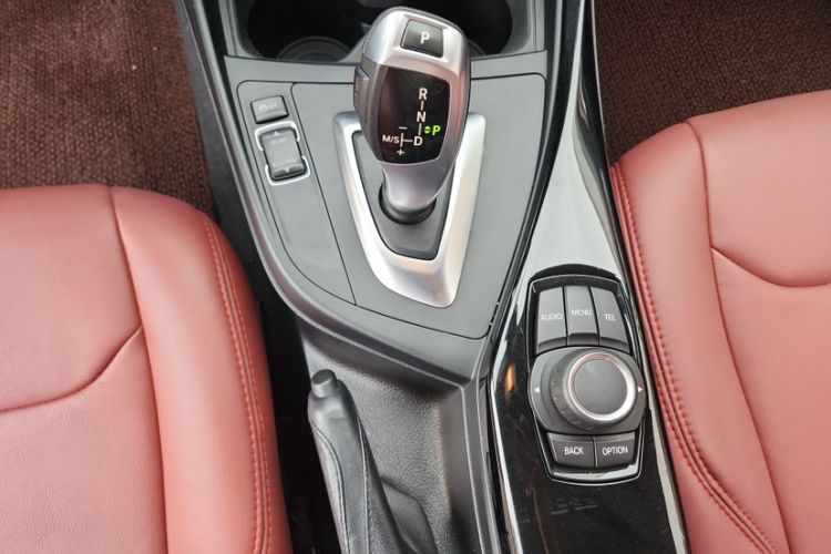 Used BMW 2 Series 2015 218i Interior 4