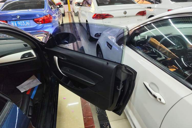Used BMW 2 Series 2015 218i Interior 5