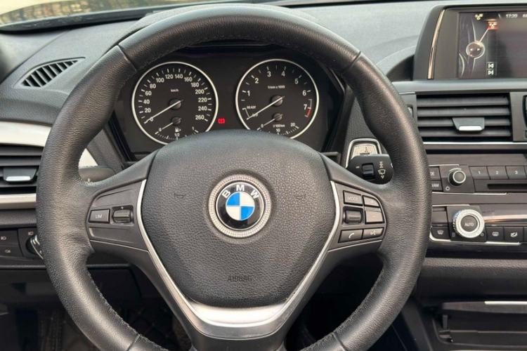 Used BMW 2 Series 2015 218i Convertible Coupe Interior 5