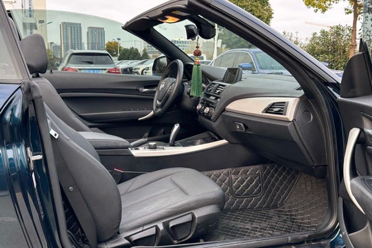 Used BMW 2 Series 2015 218i Convertible Coupe Interior 6