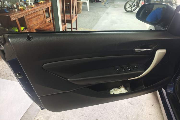 Used BMW 2 Series 2015 218i Convertible Coupe Interior 8