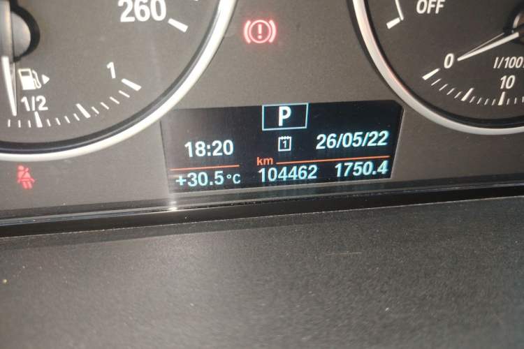 Used BMW 2 Series 2015 220i Convertible Coupe Leading Model Odometer Close Up