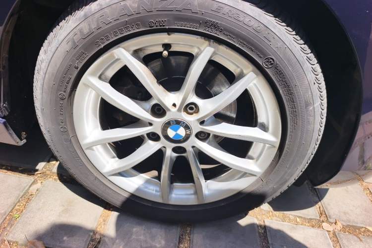 Used BMW 2 Series 2015 218i Convertible Coupe Right Front Wheel Hub