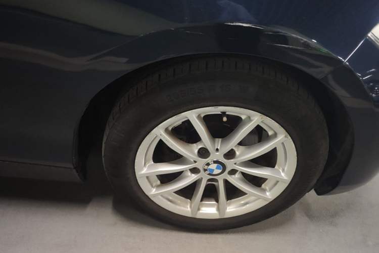 Used BMW 2 Series 2015 218i Convertible Coupe Right Front Wheel Hub