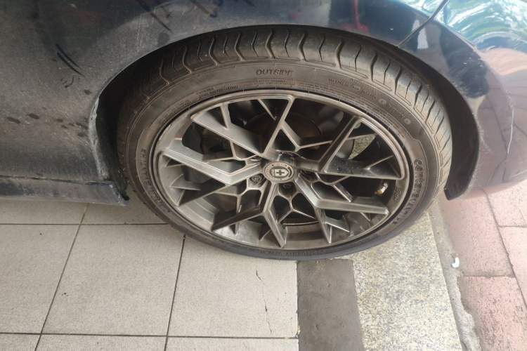 Used BMW 2 Series 2015 220i Convertible Coupe Leading Model Right Front Wheel Hub