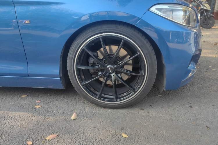 Used BMW 2 Series 2015 220i Convertible Coupe M Sport Edition Right Front Wheel Hub