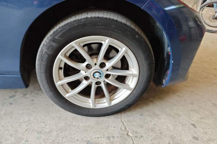 Used BMW 2 Series 2015 218i Convertible Coupe Right Front Wheel Hub