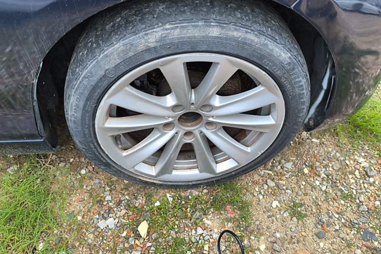 Used BMW 2 Series 2015 220i Convertible Coupe Leading Model Right Front Wheel Hub