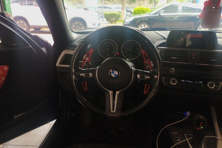 Used BMW 2 Series 2015 220i Convertible Coupe Leading Model Steering Wheel