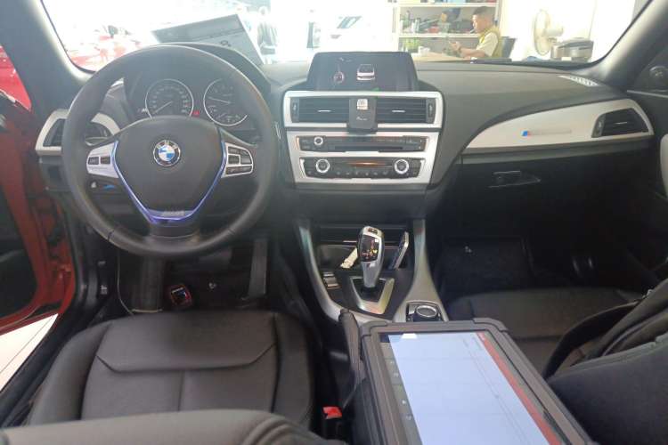 Used BMW 2 Series 2015 218i Convertible Coupe Center Console