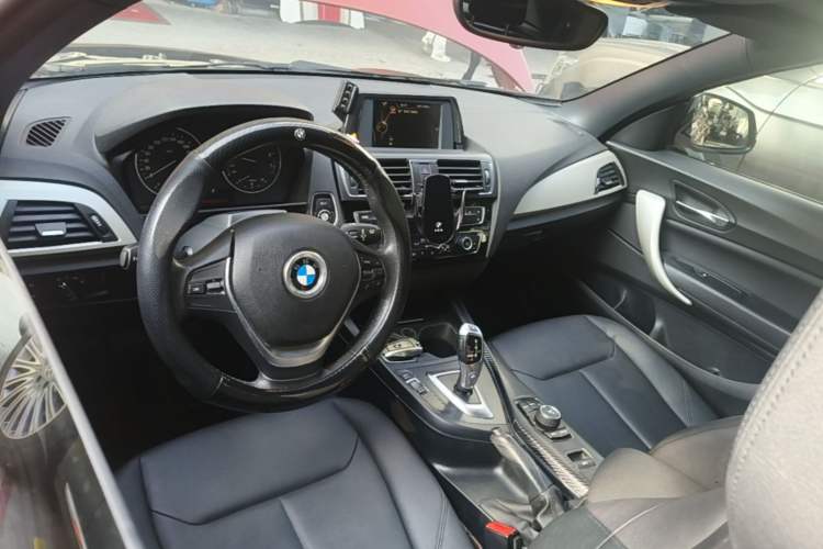 Used BMW 2 Series 2015 218i Convertible Coupe Center Console