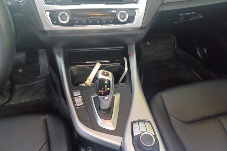 Used BMW 2 Series 2015 218i Convertible Coupe Gear Lever