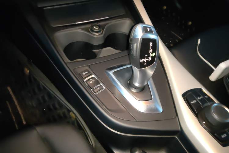 Used BMW 2 Series 2015 218i Convertible Coupe Gear Lever
