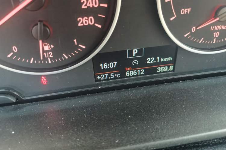 Used BMW 2 Series 2015 218i Convertible Coupe Odometer Close Up