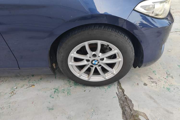 Used BMW 2 Series 2015 218i Convertible Coupe Right Front Wheel Hub