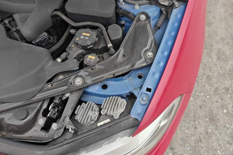 Used BMW 2 Series 2015 220i Convertible Coupe Leading Model Engine Bay Left