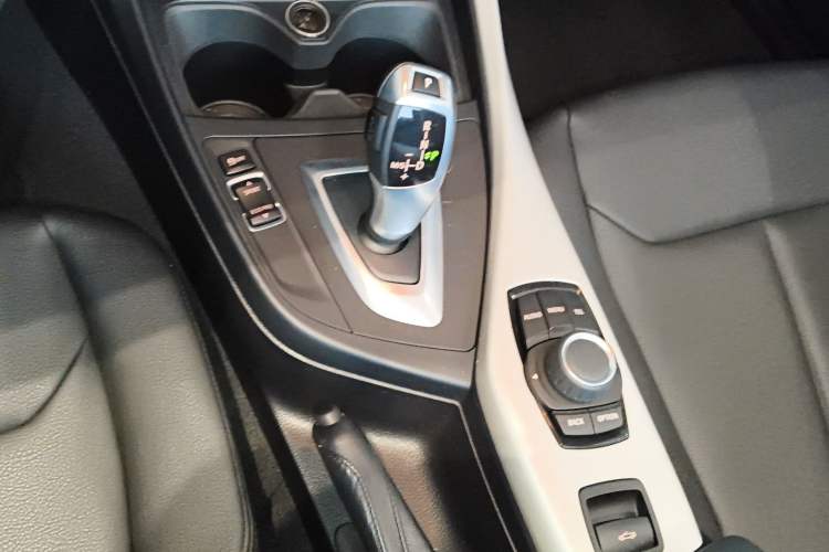 Used BMW 2 Series 2015 218i Convertible Coupe Gear Lever