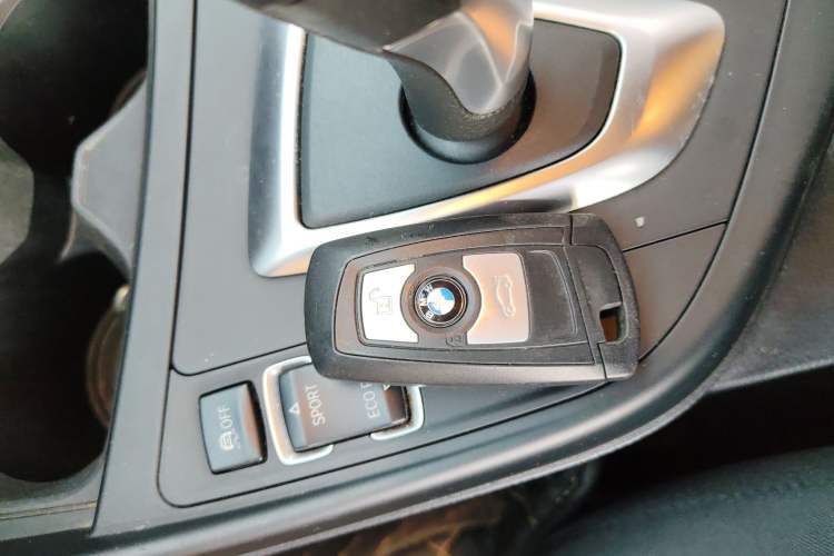 Used BMW 2 Series 2015 218i Interior 1