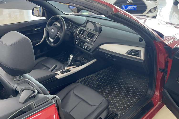 Used BMW 2 Series 2015 218i Convertible Coupe Interior 3
