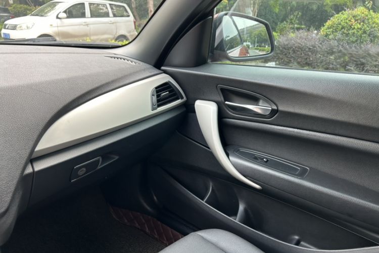 Used BMW 2 Series 2015 218i Convertible Coupe Interior 4