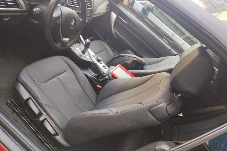 Used BMW 2 Series 2015 218i Convertible Coupe Left Front Seat