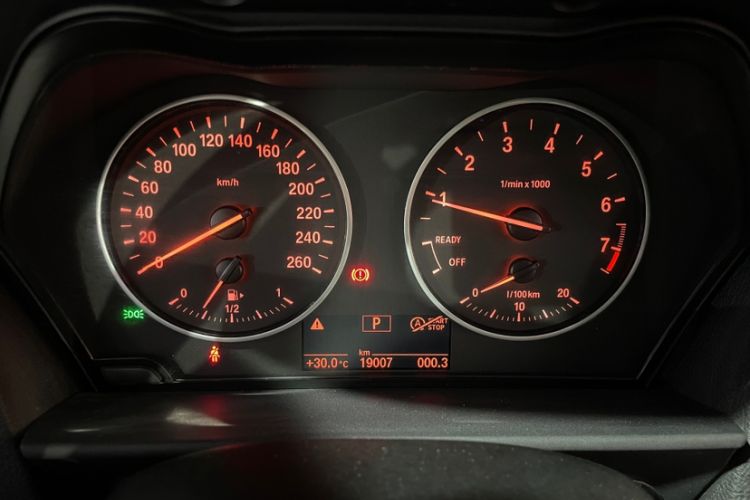 Used BMW 2 Series 2015 218i Odometer Close Up