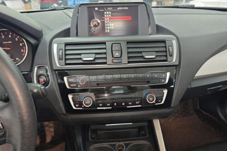 Used BMW 2 Series 2015 220i Convertible Coupe Leading Model Audio And AC Panel