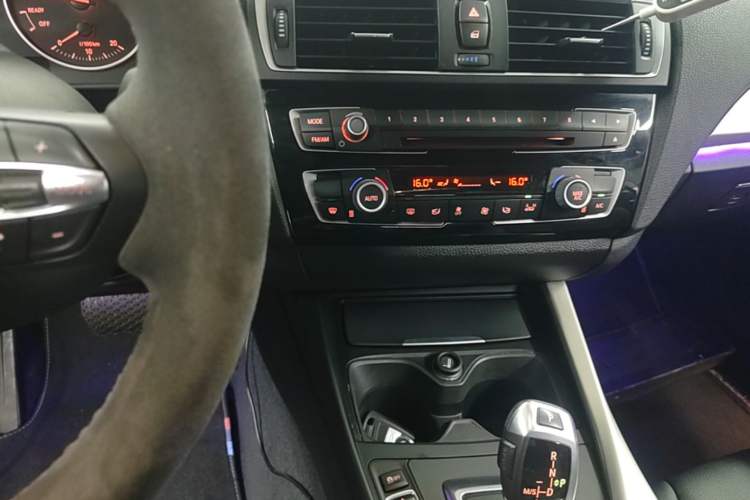 Used BMW 2 Series 2015 220i Convertible Coupe Leading Model Audio And AC Panel