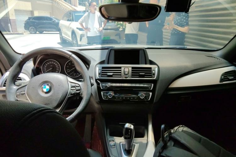 Used BMW 2 Series 2015 218i Convertible Coupe Center Console
