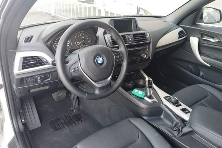 Used BMW 2 Series 2015 218i Convertible Coupe Center Console