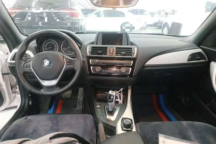Used BMW 2 Series 2015 218i Convertible Coupe Center Console