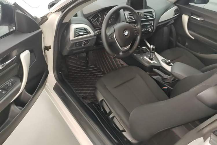 Used BMW 2 Series 2015 218i Driver Seat
