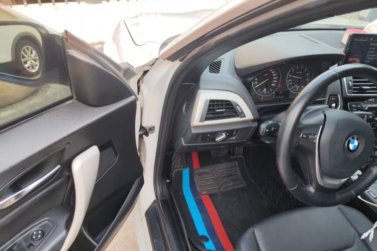 Used BMW 2 Series 2015 220i Convertible Coupe Leading Model Driver Seat