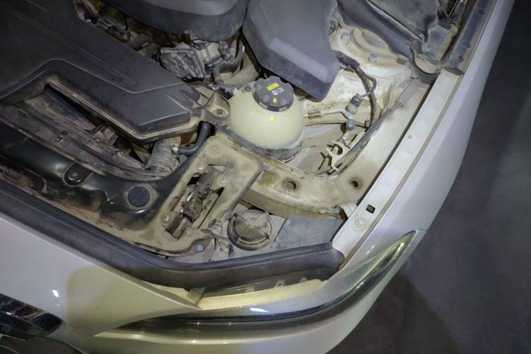 Used BMW 2 Series 2015 218i Engine Bay Left