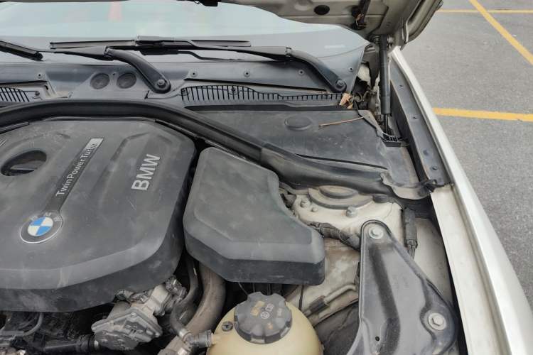 Used BMW 2 Series 2015 218i Convertible Coupe Engine Bay Left