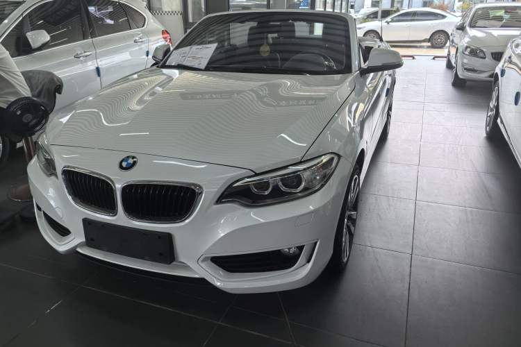 Used BMW 2 Series 2015 220i Convertible Coupe Leading Model Exterior 1