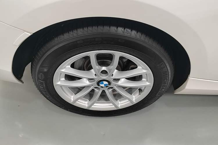Used BMW 2 Series 2015 218i Exterior 2