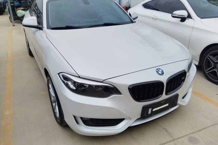 Used BMW 2 Series 2015 218i Exterior 2