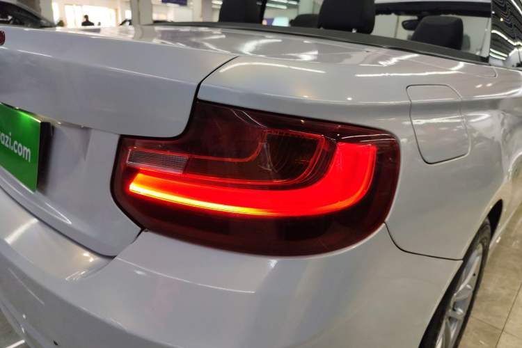 Used BMW 2 Series 2015 218i Convertible Coupe Exterior 3