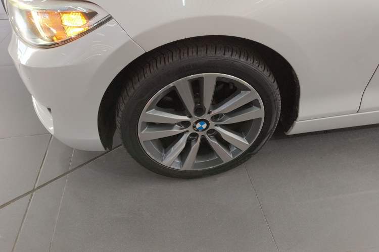 Used BMW 2 Series 2015 220i Convertible Coupe Leading Model Exterior 3