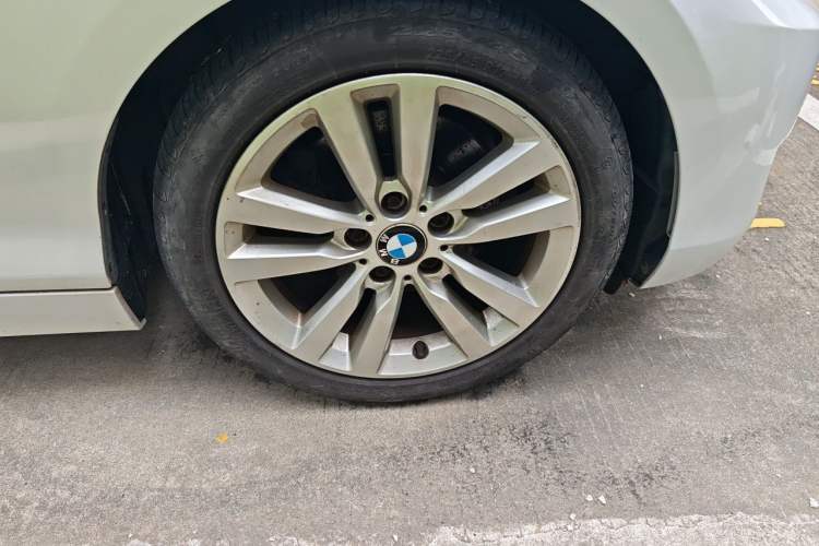 Used BMW 2 Series 2015 220i Convertible Coupe Leading Model Exterior 4