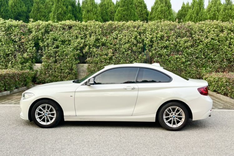 Used BMW 2 Series 2015 218i Exterior 4