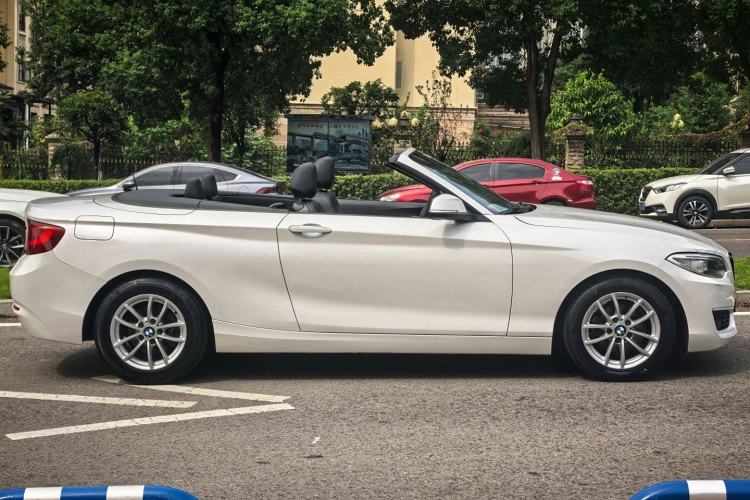Used BMW 2 Series 2015 218i Convertible Coupe Exterior 4