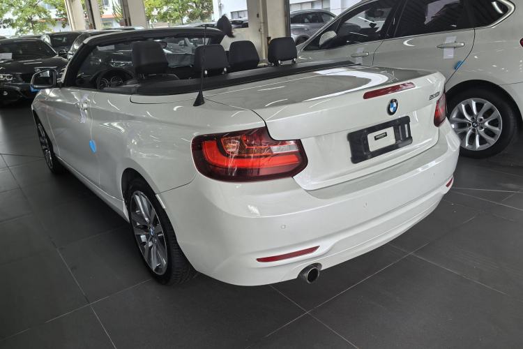 Used BMW 2 Series 2015 220i Convertible Coupe Leading Model Exterior 4