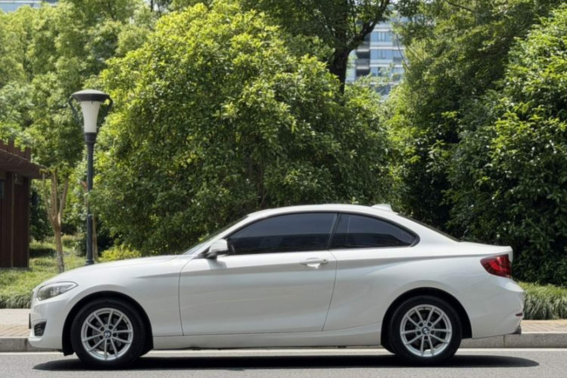 Used BMW 2 Series 2015 218i Exterior 4