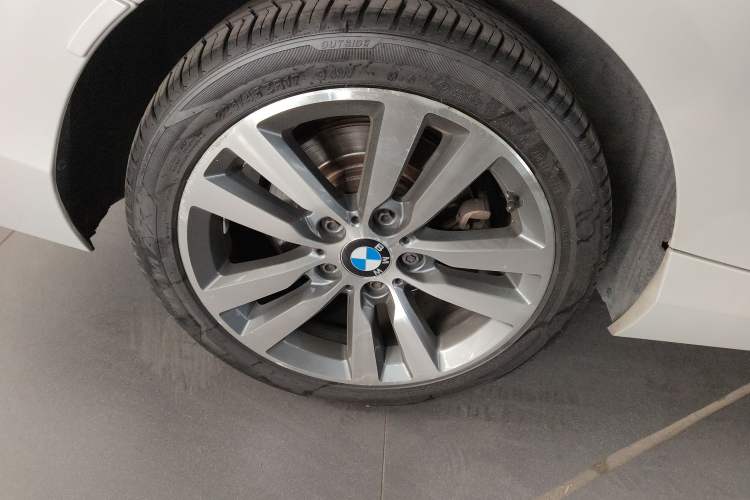 Used BMW 2 Series 2015 220i Convertible Coupe Leading Model Exterior 4