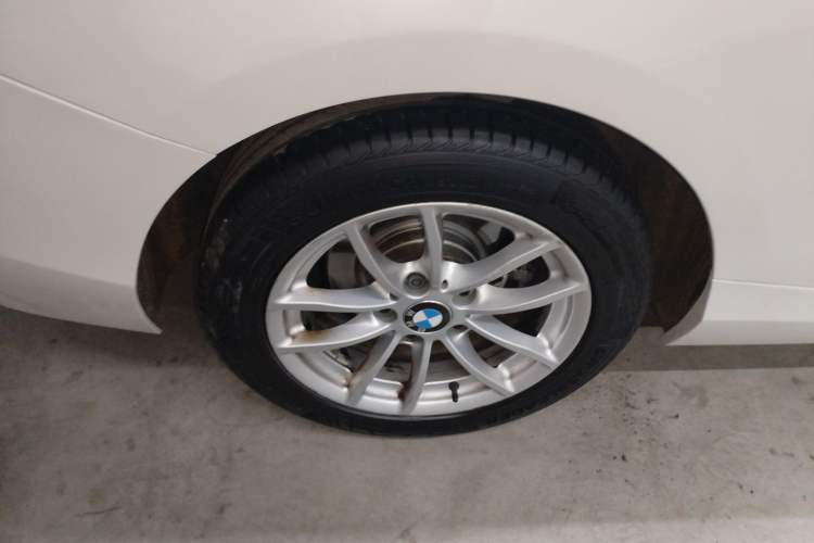 Used BMW 2 Series 2015 218i Exterior 5