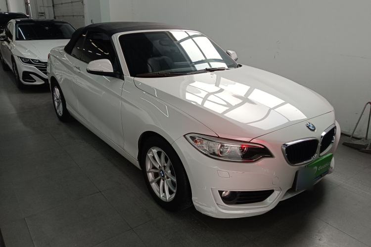 Used BMW 2 Series 2015 218i Convertible Coupe Front Right 45 Deg